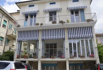 Affittacamere La Zattera allows 18 year olds to book a room