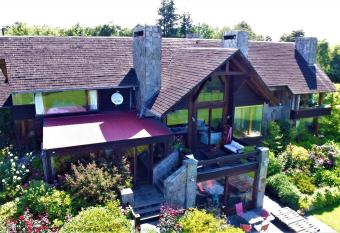 Hermosa y amplia casa 10 habitaciones con vista al lago y volcanes con chimenea jacuzzi y Hot Tub allows 18 year olds to book a room