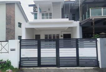 Taiping Holiday Home has Balcony rooms