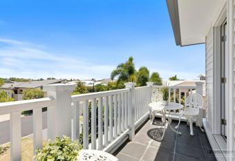 NEW HAVEN - Garden View Balcony has Balcony rooms