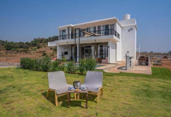 Bell  House has Balcony rooms