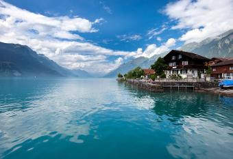 Al Porto Fantastic Lake & Mountain View Apartment allows 18 year olds to book a room