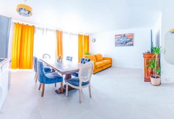 2 Pi  ces tr  s agr  able proche de Paris et Disneyland has Balcony rooms