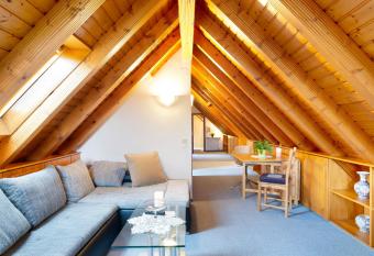 Cheng 2 has Balcony rooms