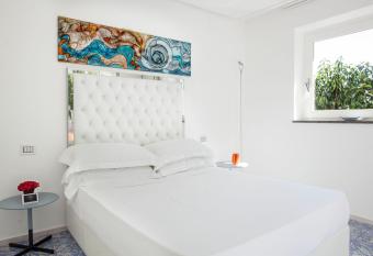 LHP Suite Superior Cottage Capri allows 18 year olds to book a room