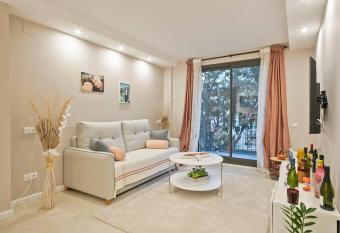 YOUR HOME- Apartment Camp Nou 1 has Balcony rooms