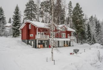 Holiday Home Kerssintie allows 18 year olds to book a room