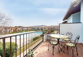 Santa Giulia with Swimming Pool has Balcony rooms