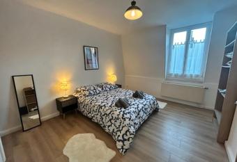 Maison Lille    50m du m  tro has Balcony rooms