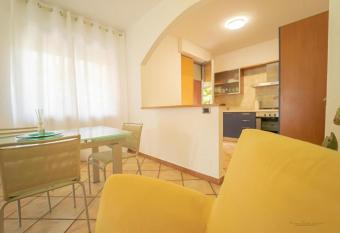 Trilocale comodo ai servizi has Balcony rooms