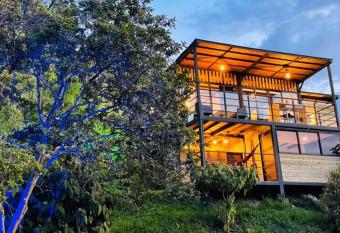 Magma Home Caba  a Loft - Guatape Piscina-Jacuzzi has Balcony rooms