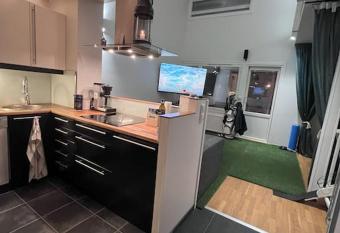 Avara Golfaiheinen Loft Huoneisto 70m2, 2.Kerrosta allows 18 year olds to book a room