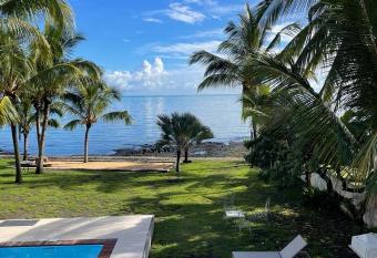 Canari Waterfront Villas has Balcony rooms