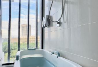 MidValley Southkey Mosaic 9pax 2B2B Netflix-SmartTV70inch has rooms with a private hot tub