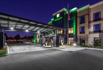Holiday Inn Carlsbad - San Diego By IHG allows 18 year olds to book a room