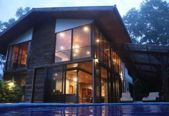 Villas Corcovado-AC-Jacuzzi-Pool-Great Views has rooms with a private hot tub