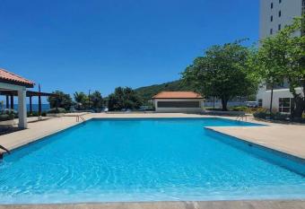 Condo with pool in Portmore allows 18 year olds to book a room