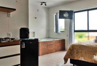 Loft #4 com Banheira Praia Ponta do Papagaio allows 18 year olds to book a room