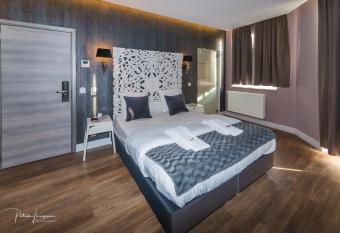 Dock 29 allows 18 year olds to book a room