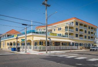 Champagne Isle Resort Unit 107 has Balcony rooms