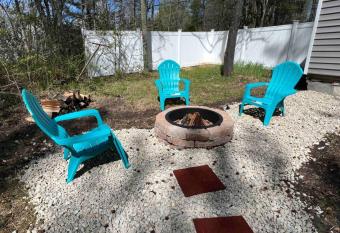 Cozy Home w/Deck & Fire Pit! has Balcony rooms