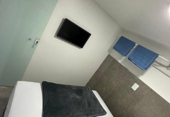 Quarto privativo com banheiro compartilhado,a 800mts do p  tio do forr   allows 18 year olds to book a room