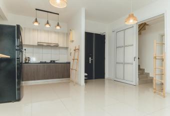 Molek High Floor Cozy Penthouse Apartment 5BR 12Pax by Our Stay has rooms with a private hot tub