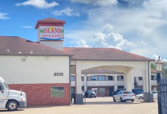 Island Suites Bay City has Smoking rooms