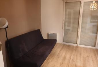 Studio proche rer e has Balcony rooms