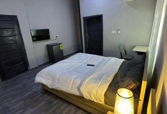 Northwold Hotel has Balcony rooms