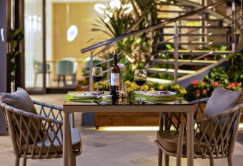 Marco Polo Hotel has Balcony rooms