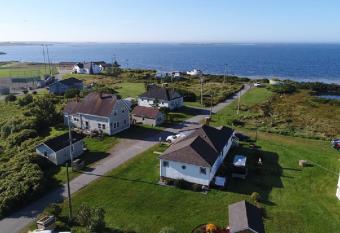 Mama`s By The Sea B&B has Balcony rooms