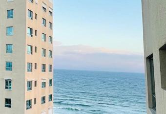 Apartamento con vista mar La Paz en Malec  n Santo Domingo has Balcony rooms