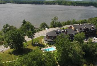 Hotel Lac Brome has Balcony rooms