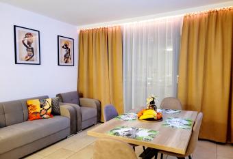 Toplage, direkt   ber einem Shoppingcenter. has Balcony rooms