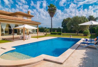 Finca Mafedo allows 18 year olds to book a room