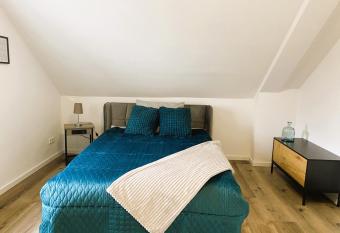 Wohnen am Schlosspark allows 18 year olds to book a room