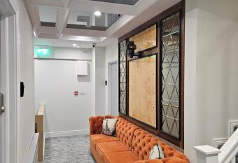 B53 Accommodation allows 18 year olds to book a room