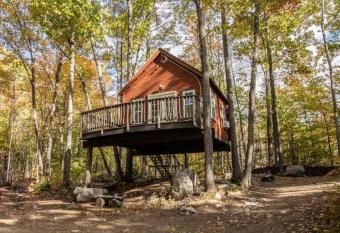 Maine Treehouse-The Spruce Suite has Balcony rooms