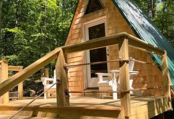 Cabin in Maine Woods-The Bogey has Balcony rooms