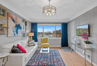 Charming 2BR Home in the Heart of St Paul allows 18 year olds to book a room