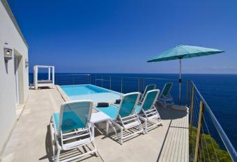 Villa Blanca Seafront Mhm has Balcony rooms