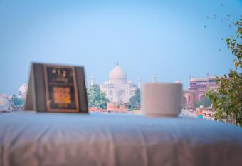 Lucky Restaurant & Guest House has Balcony rooms