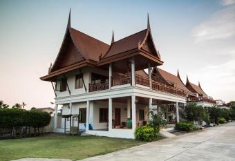 Thaihome Resort has Balcony rooms