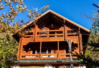 DAJTI PARADISE RESORT has rooms with a private hot tub