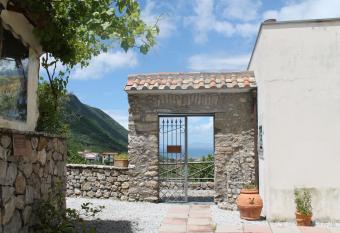 Agriturismo Casa Scola has Balcony rooms
