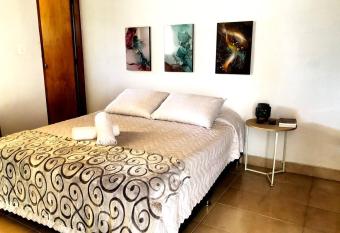 Casa R  o donde guardamos un secreto encantador allows 18 year olds to book a room