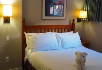 Cozy apartment in the heart of Panorama has rooms with a private hot tub