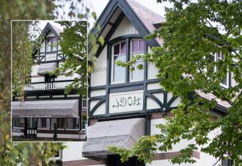 Zenzez Hotel & Lounge has Balcony rooms