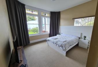 Dunedin City Centre Apartment Room A allows 18 year olds to book a room